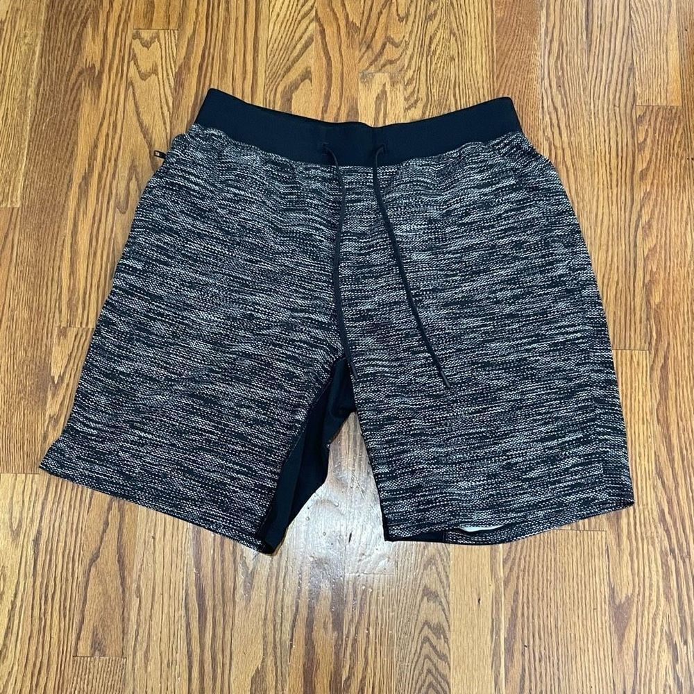 Lululemon T.H.E. Short *9" Inseam Updated. Color: Canopy Ice Grey Black. Size La